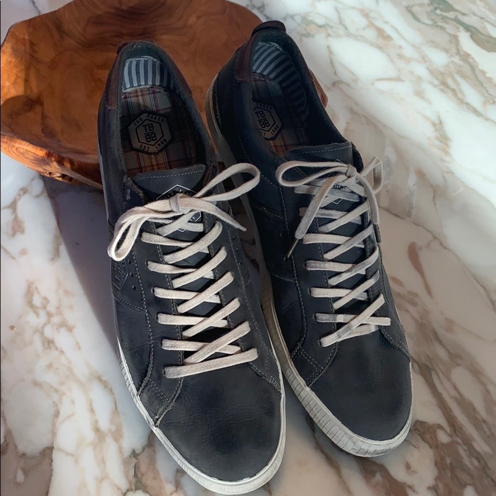 Ted Baker men’s size 13 grey leather sneaker